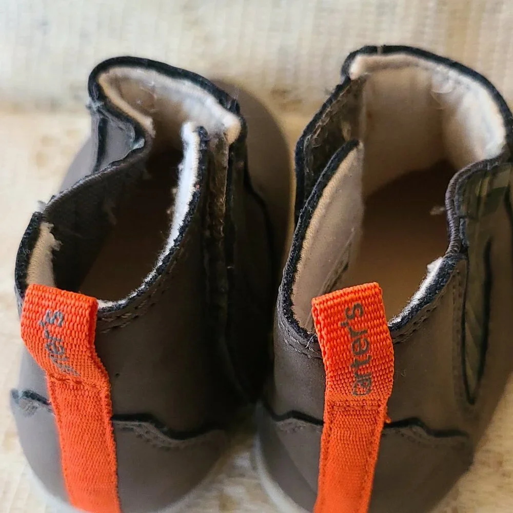 CARTER'S EVERY STEP STAGE 1 CONNOR CHELSE-BOOT SIZE 2